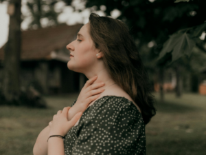 Mujer altamente sensible, buscando equilibrio emocional